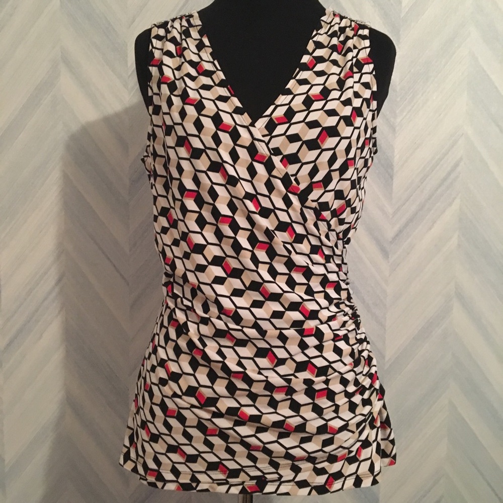 Geometric V-neck Sleeveless Top